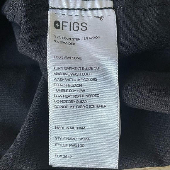 Figs Black Casma Three-Pocket Medical Scrub Top - 47316 - Picture 15 of 15